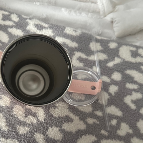 Stanley Blush Pink Tumbler with Handle - Picture 3 of 3